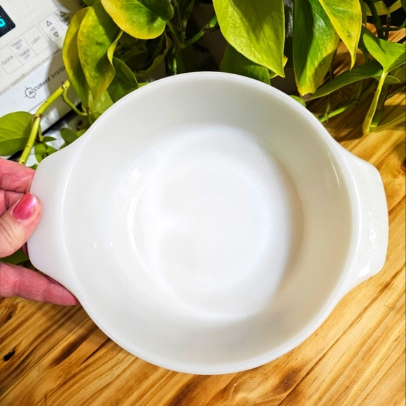 Vintage Fire King "vegetable harvest" design small casserole dish - Picture 3 of 4